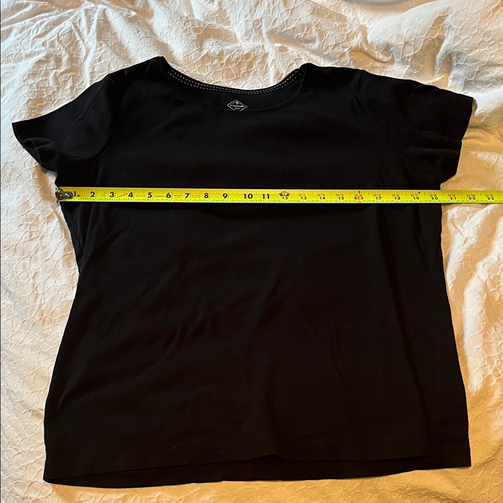 St. John's Bay Black Short Sleeve Tee